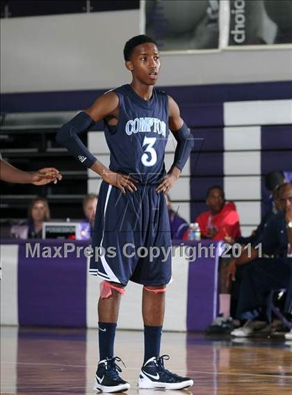 Thumbnail 3 in Compton vs. Bakersfield (St. Hope Elite Classic) photogallery.