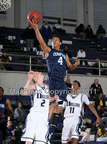Thumbnail 1 in Compton vs. Bakersfield (St. Hope Elite Classic) photogallery.