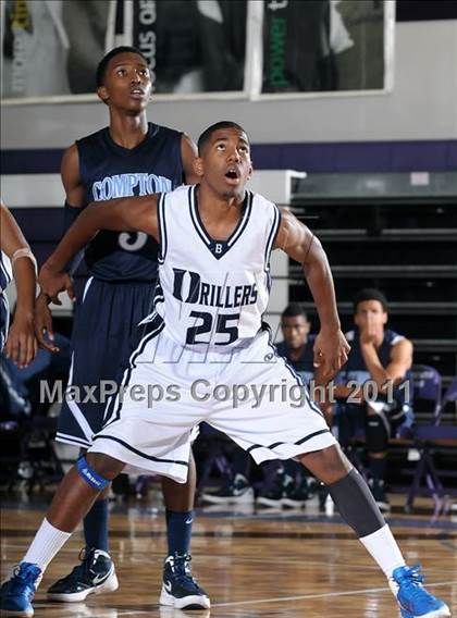 Thumbnail 3 in Compton vs. Bakersfield (St. Hope Elite Classic) photogallery.