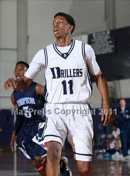 Thumbnail 2 in Compton vs. Bakersfield (St. Hope Elite Classic) photogallery.