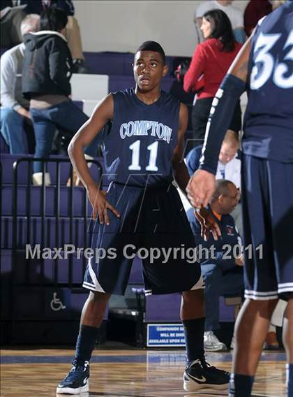 Thumbnail 1 in Compton vs. Bakersfield (St. Hope Elite Classic) photogallery.