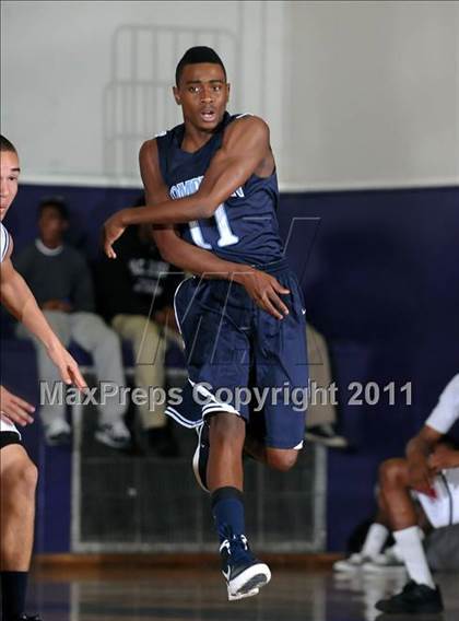 Thumbnail 1 in Compton vs. Bakersfield (St. Hope Elite Classic) photogallery.