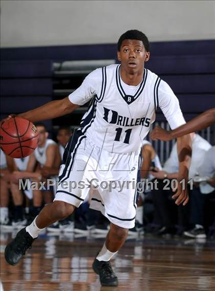 Thumbnail 3 in Compton vs. Bakersfield (St. Hope Elite Classic) photogallery.