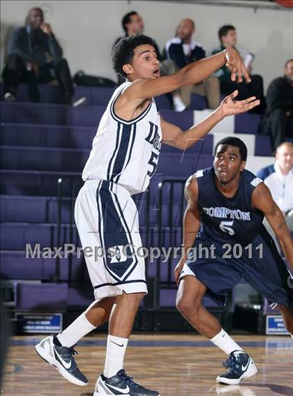 Thumbnail 1 in Compton vs. Bakersfield (St. Hope Elite Classic) photogallery.