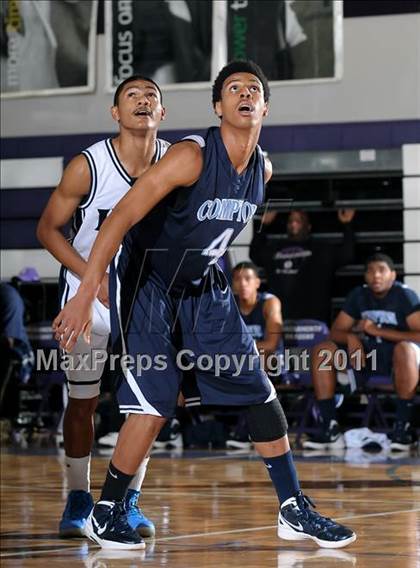 Thumbnail 3 in Compton vs. Bakersfield (St. Hope Elite Classic) photogallery.