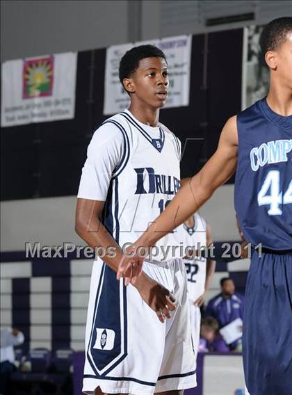 Thumbnail 2 in Compton vs. Bakersfield (St. Hope Elite Classic) photogallery.