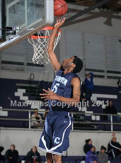 Thumbnail 2 in Compton vs. Bakersfield (St. Hope Elite Classic) photogallery.