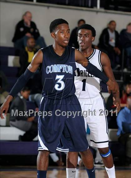 Thumbnail 1 in Compton vs. Bakersfield (St. Hope Elite Classic) photogallery.