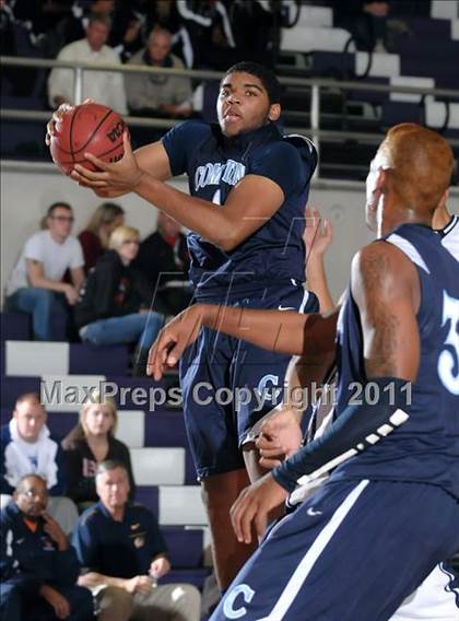Thumbnail 3 in Compton vs. Bakersfield (St. Hope Elite Classic) photogallery.
