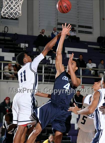 Thumbnail 3 in Compton vs. Bakersfield (St. Hope Elite Classic) photogallery.