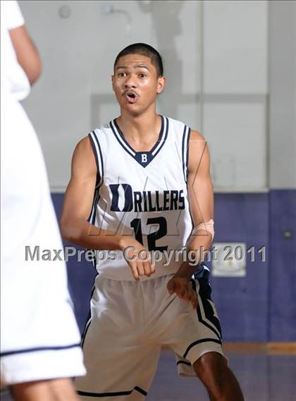 Thumbnail 1 in Compton vs. Bakersfield (St. Hope Elite Classic) photogallery.