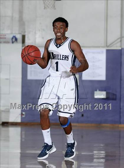 Thumbnail 3 in Compton vs. Bakersfield (St. Hope Elite Classic) photogallery.