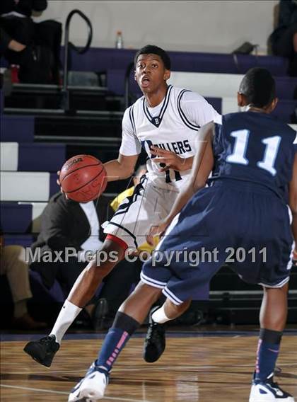 Thumbnail 3 in Compton vs. Bakersfield (St. Hope Elite Classic) photogallery.