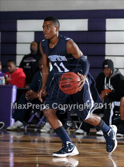 Thumbnail 2 in Compton vs. Bakersfield (St. Hope Elite Classic) photogallery.
