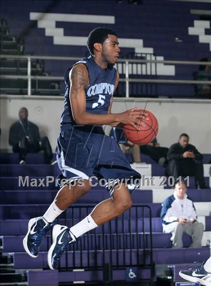 Thumbnail 2 in Compton vs. Bakersfield (St. Hope Elite Classic) photogallery.
