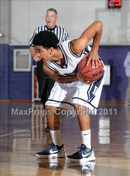 Thumbnail 1 in Compton vs. Bakersfield (St. Hope Elite Classic) photogallery.