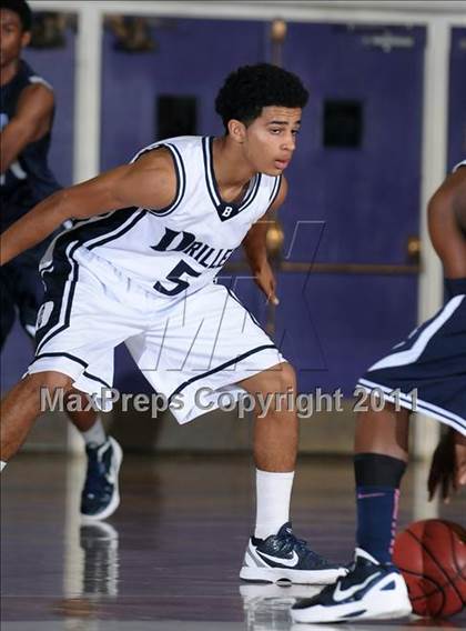 Thumbnail 3 in Compton vs. Bakersfield (St. Hope Elite Classic) photogallery.