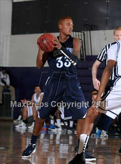 Thumbnail 3 in Compton vs. Bakersfield (St. Hope Elite Classic) photogallery.