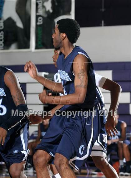 Thumbnail 2 in Compton vs. Bakersfield (St. Hope Elite Classic) photogallery.
