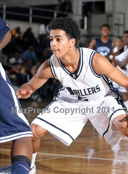 Thumbnail 2 in Compton vs. Bakersfield (St. Hope Elite Classic) photogallery.