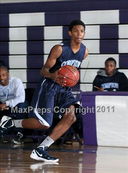 Thumbnail 2 in Compton vs. Bakersfield (St. Hope Elite Classic) photogallery.