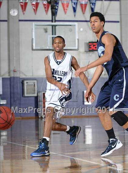 Thumbnail 2 in Compton vs. Bakersfield (St. Hope Elite Classic) photogallery.