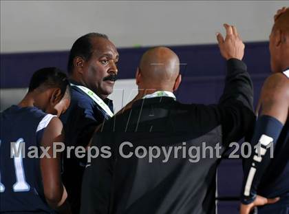 Thumbnail 1 in Compton vs. Bakersfield (St. Hope Elite Classic) photogallery.