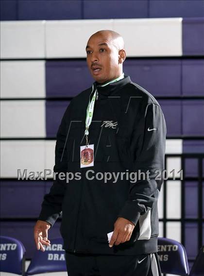 Thumbnail 3 in Compton vs. Bakersfield (St. Hope Elite Classic) photogallery.