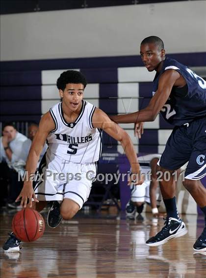Thumbnail 3 in Compton vs. Bakersfield (St. Hope Elite Classic) photogallery.
