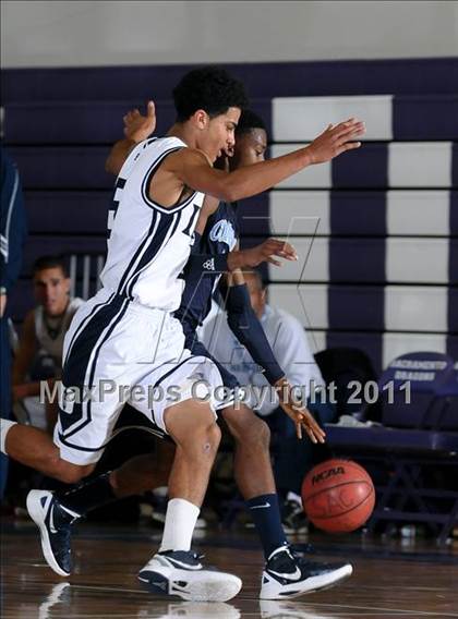 Thumbnail 1 in Compton vs. Bakersfield (St. Hope Elite Classic) photogallery.
