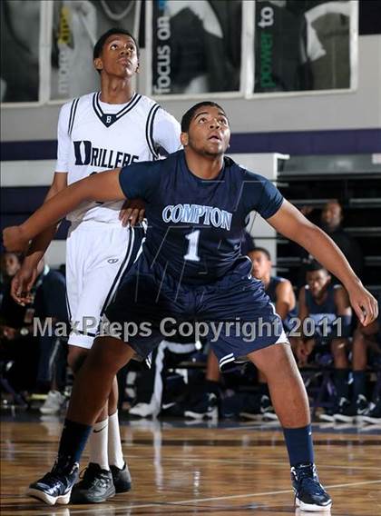 Thumbnail 1 in Compton vs. Bakersfield (St. Hope Elite Classic) photogallery.
