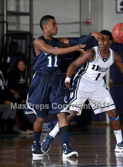 Thumbnail 2 in Compton vs. Bakersfield (St. Hope Elite Classic) photogallery.
