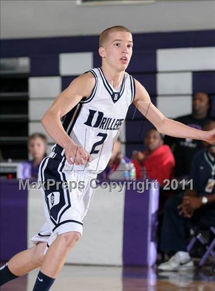 Thumbnail 1 in Compton vs. Bakersfield (St. Hope Elite Classic) photogallery.