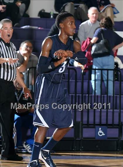 Thumbnail 2 in Compton vs. Bakersfield (St. Hope Elite Classic) photogallery.