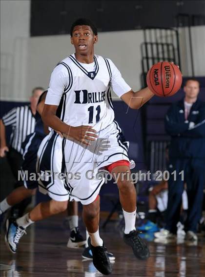 Thumbnail 1 in Compton vs. Bakersfield (St. Hope Elite Classic) photogallery.