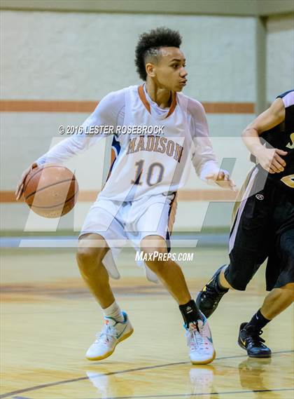 Thumbnail 2 in Seguin vs Madison JV photogallery.