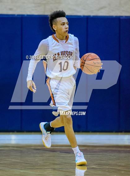 Thumbnail 3 in Seguin vs Madison JV photogallery.