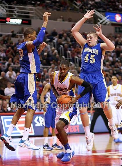 Thumbnail 2 in Simeon vs. Warren (IHSA Class 4A Final) photogallery.
