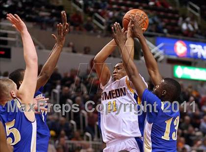 Thumbnail 1 in Simeon vs. Warren (IHSA Class 4A Final) photogallery.