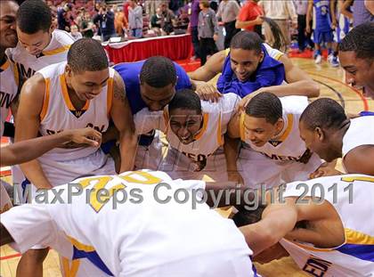 Thumbnail 2 in Simeon vs. Warren (IHSA Class 4A Final) photogallery.