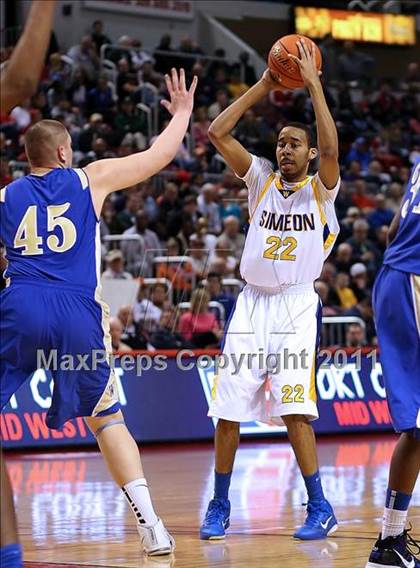 Thumbnail 3 in Simeon vs. Warren (IHSA Class 4A Final) photogallery.