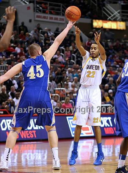 Thumbnail 1 in Simeon vs. Warren (IHSA Class 4A Final) photogallery.