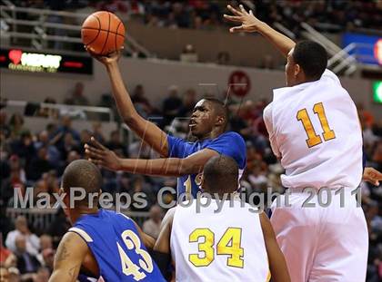 Thumbnail 3 in Simeon vs. Warren (IHSA Class 4A Final) photogallery.