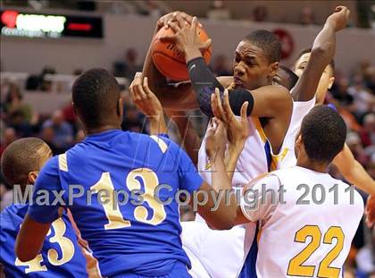 Thumbnail 3 in Simeon vs. Warren (IHSA Class 4A Final) photogallery.