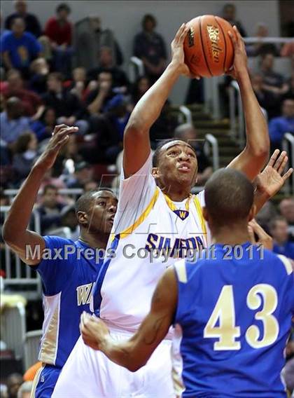 Thumbnail 2 in Simeon vs. Warren (IHSA Class 4A Final) photogallery.