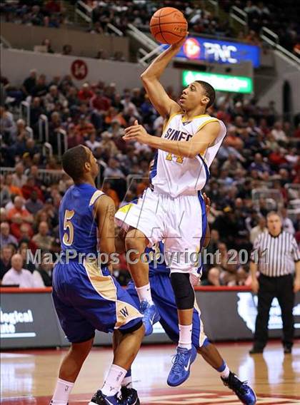 Thumbnail 2 in Simeon vs. Warren (IHSA Class 4A Final) photogallery.
