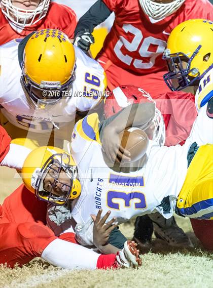 Thumbnail 3 in Dumas vs. Dardanelle (AHSAA 4A 2nd round) photogallery.