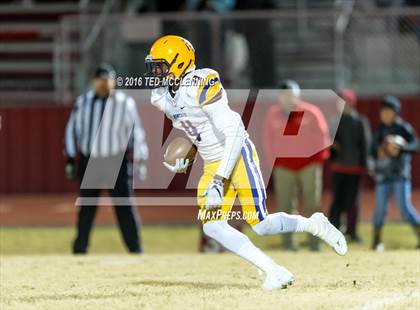Thumbnail 3 in Dumas vs. Dardanelle (AHSAA 4A 2nd round) photogallery.