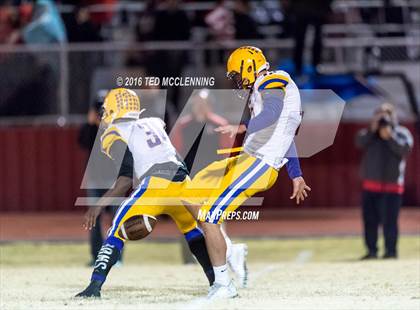 Thumbnail 1 in Dumas vs. Dardanelle (AHSAA 4A 2nd round) photogallery.
