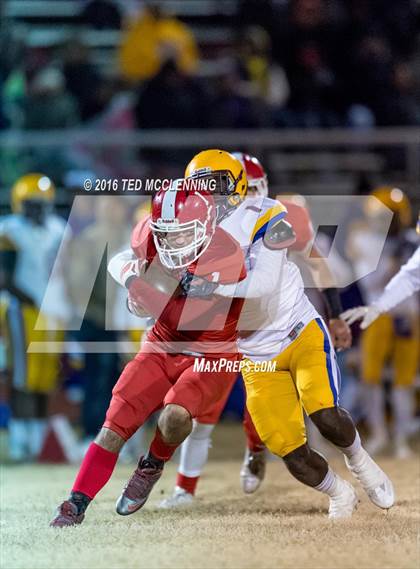 Thumbnail 2 in Dumas vs. Dardanelle (AHSAA 4A 2nd round) photogallery.
